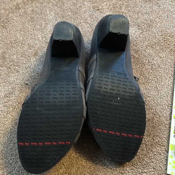 Miz Mooz Gray Leather Loafers with Ruched Design - Picture 3 of 4